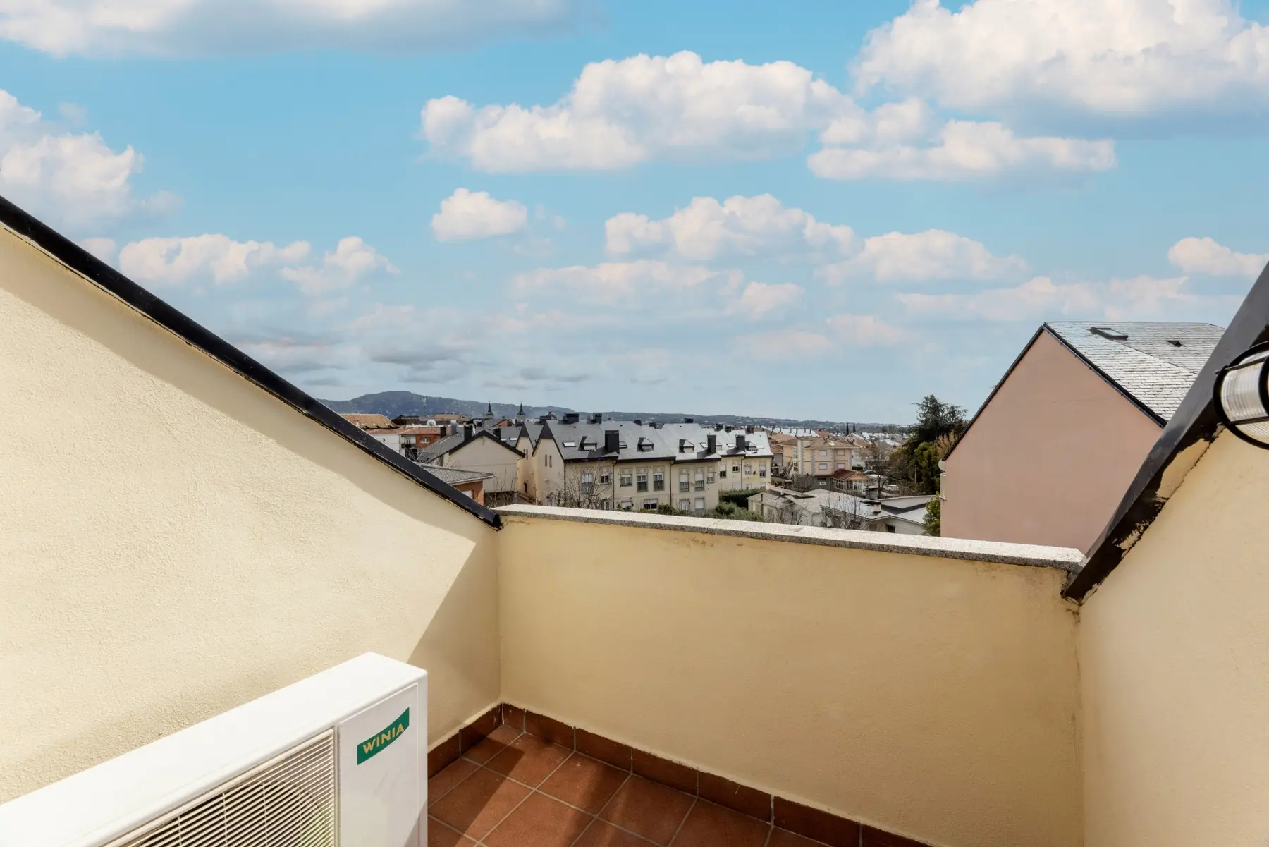 Terraza y vistas del dúplex vendido en Alpedrete